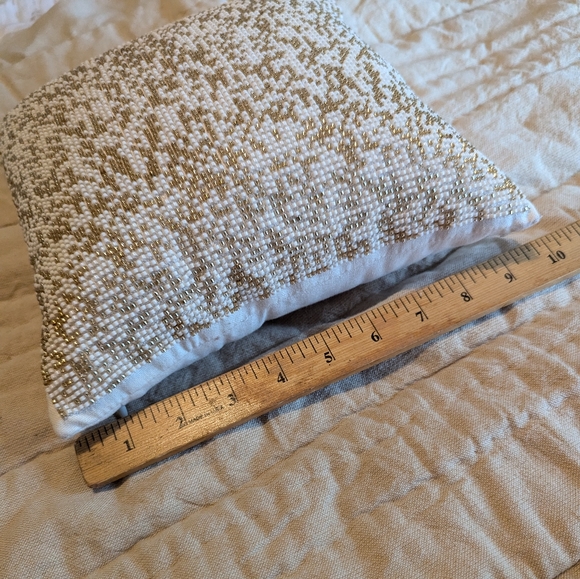 Small beaded accent pilow - Picture 2 of 5